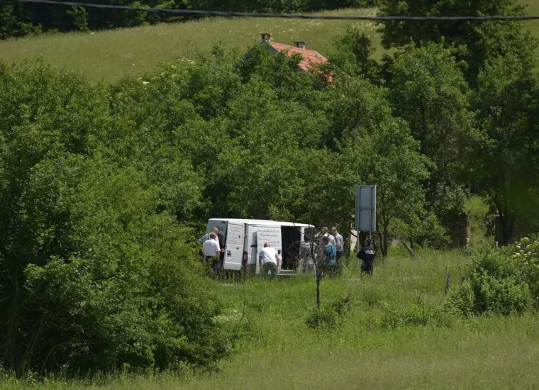 Policijski očevid nad kobijem u kojem je policija sinoć zatekla 29 stranih državljana