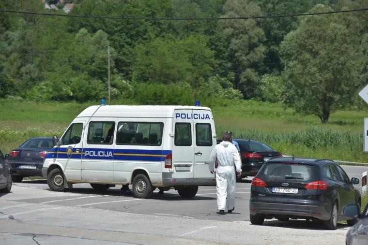 Policijski očevid nad kobijem u kojem je policija sinoć zatekla 29 stranih državljana