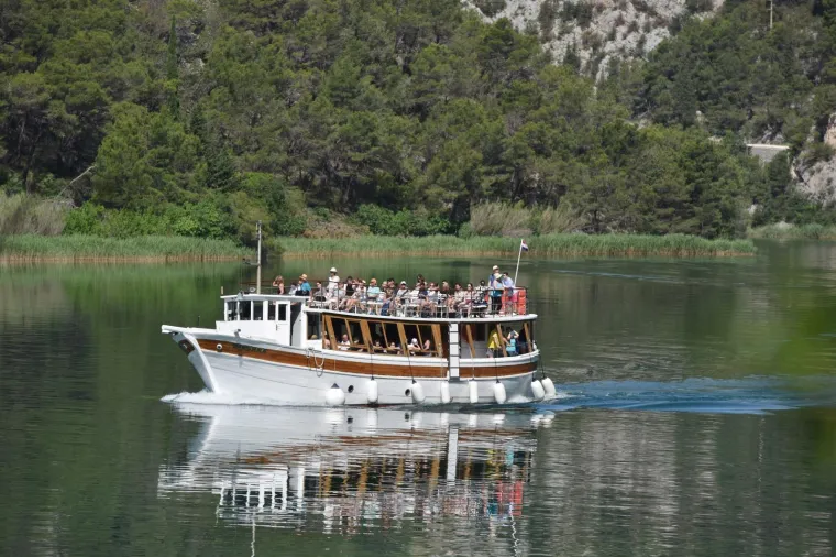 UŽIVANCIJA U NACIONALNOM PARKU: Velik broj turista iskoristio lijepo vrijeme i posjetio NP Krka
