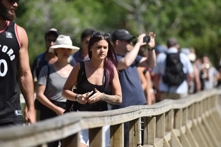 UŽIVANCIJA U NACIONALNOM PARKU: Velik broj turista iskoristio lijepo vrijeme i posjetio NP Krka