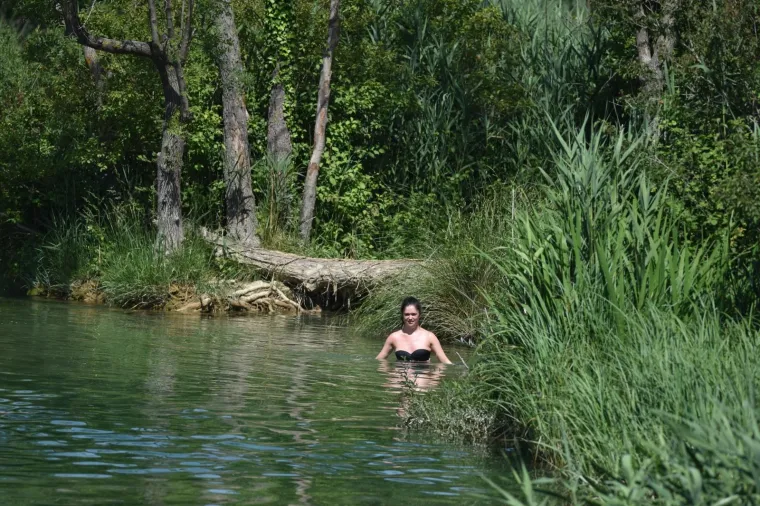 UŽIVANCIJA U NACIONALNOM PARKU: Velik broj turista iskoristio lijepo vrijeme i posjetio NP Krka