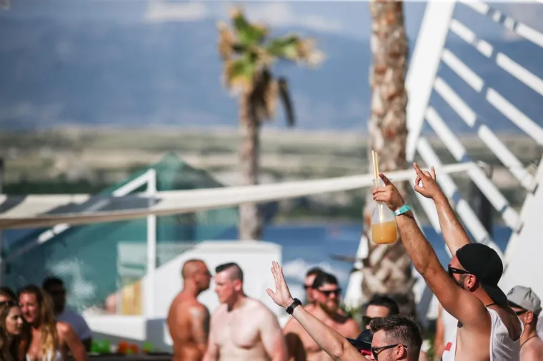 KRENULO JE: Otvorena sezona raskala&scaron;enih partija na Zrću, evo kako je pro&scaron;ao prvi tulum