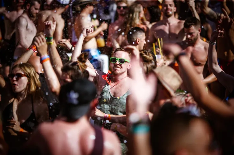 KRENULO JE: Otvorena sezona raskala&scaron;enih partija na Zrću, evo kako je pro&scaron;ao prvi tulum