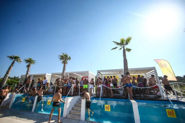 KRENULO JE: Otvorena sezona raskala&scaron;enih partija na Zrću, evo kako je pro&scaron;ao prvi tulum