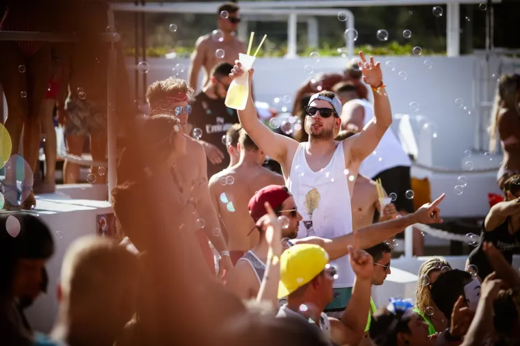 KRENULO JE: Otvorena sezona raskala&scaron;enih partija na Zrću, evo kako je pro&scaron;ao prvi tulum