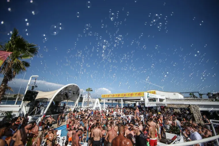 KRENULO JE: Otvorena sezona raskala&scaron;enih partija na Zrću, evo kako je pro&scaron;ao prvi tulum