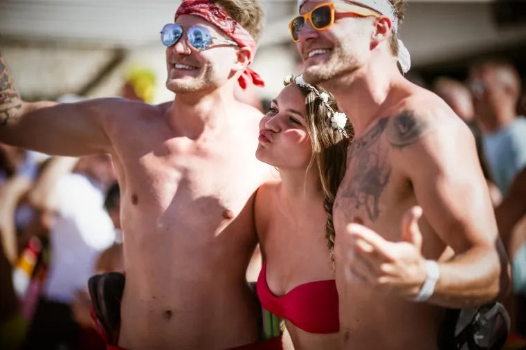 KRENULO JE: Otvorena sezona raskala&scaron;enih partija na Zrću, evo kako je pro&scaron;ao prvi tulum