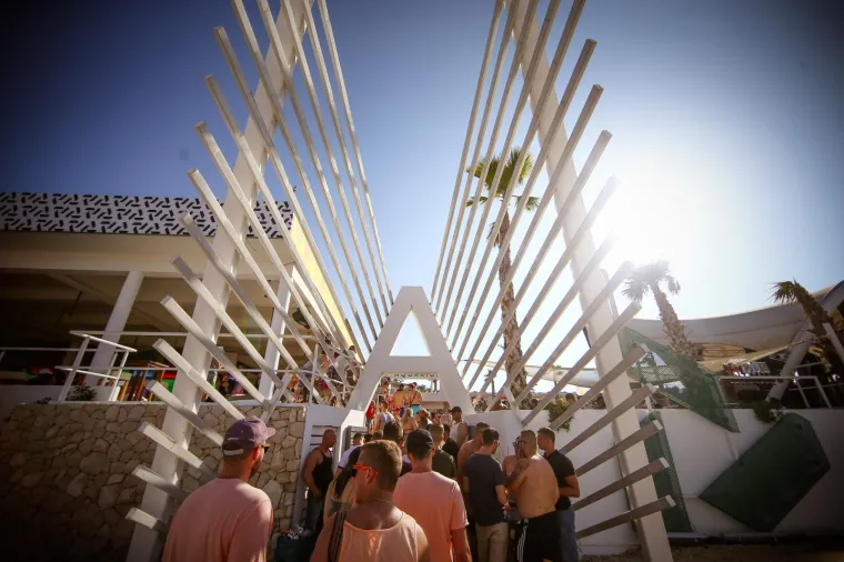 KRENULO JE: Otvorena sezona raskala&scaron;enih partija na Zrću, evo kako je pro&scaron;ao prvi tulum