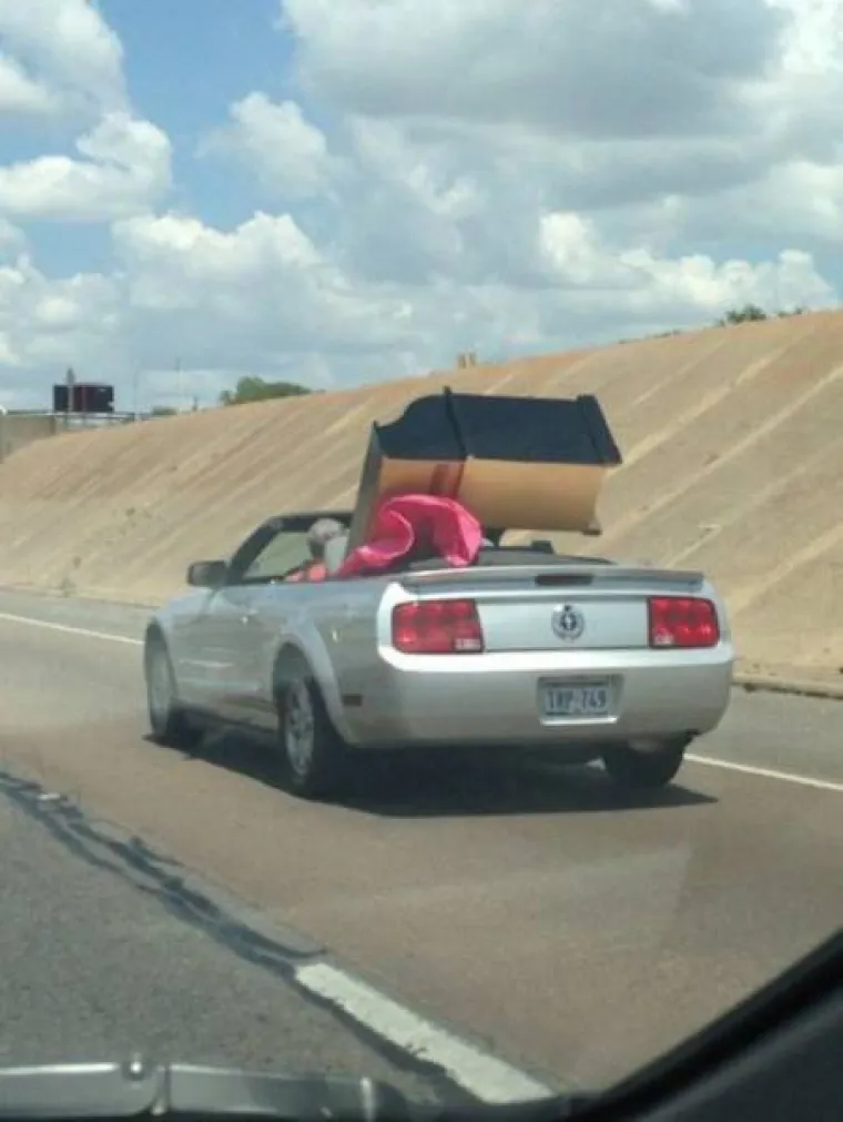 KOLIKO &Scaron;KRTI MORAJU BITI ZA OVAKVE PODVIGE?! Natrpali aute svim i svačim kako ne bi morali plaćati prijevoz, ali ba&scaron; svim i svačim