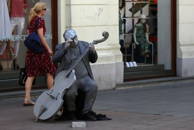 POGLEDAJTE KAKO SE ZABAVLJAJU POSJETITELJI CEST IS D'BESTA: ReciKlaun, majmunčić Pero i lutajući klavir zvijezde su ulične umjetnosti