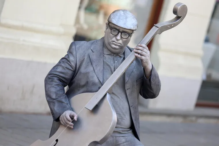 POGLEDAJTE KAKO SE ZABAVLJAJU POSJETITELJI CEST IS D'BESTA: ReciKlaun, majmunčić Pero i lutajući klavir zvijezde su ulične umjetnosti