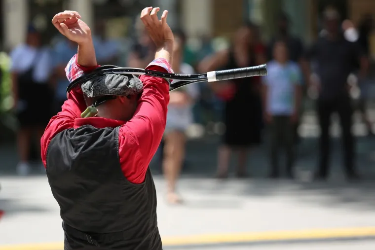 FRANCUSKI PERFORMER NA ZRINJEVCU: Bubble man odu&scaron;evio posjetitelje uličnog festivala Cest is d'Best