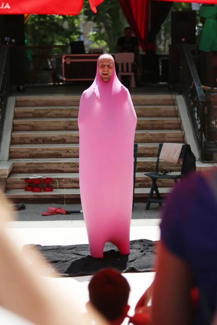 Nastup francuskog performera Bubble Man u sklopu uličnog festivala Cest is d'Best na Zrinjevcu.