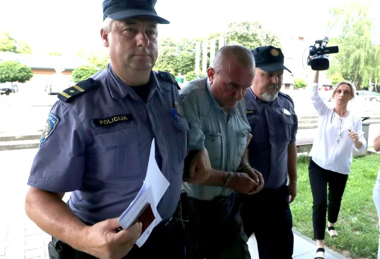 02.06.2018., Karlovac - Osumnjiceni vozac kombija s izbjeglicama na koji je pucala policija priveden je u Drzavno odvjetnistvo u Karlovcu. 
Photo: Robert Anic/PIXSELL