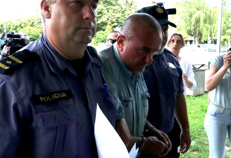 DAN I POL SE SKRIVAO U &Scaron;UMI: Ovo je mu&scaron;karac koji je vozio kombi s migrantima na koji je pucala policija