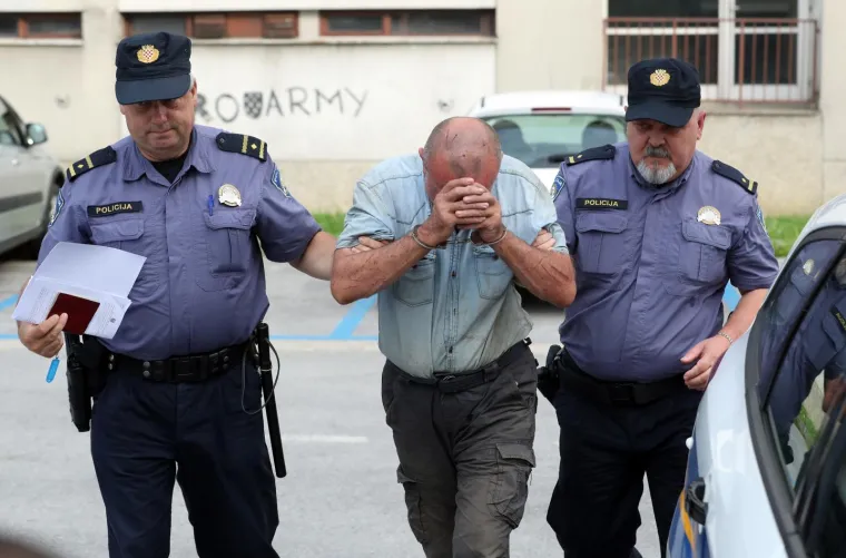 DAN I POL SE SKRIVAO U &Scaron;UMI: Ovo je mu&scaron;karac koji je vozio kombi s migrantima na koji je pucala policija