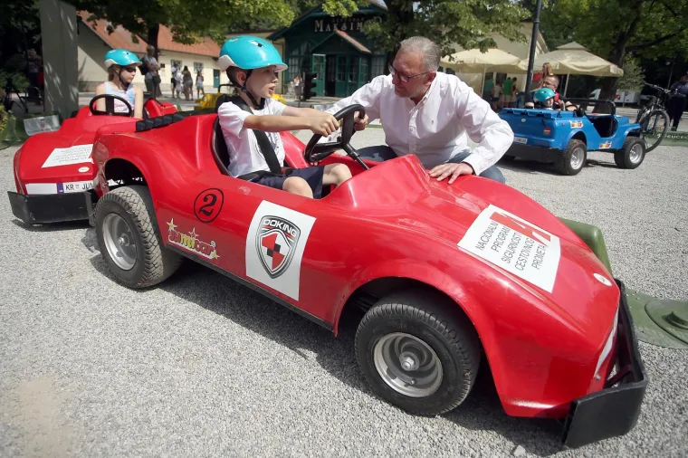 U Maksimiru održana MUP-ova akcija 'Biciklirajmo: sigurno i zajedno'