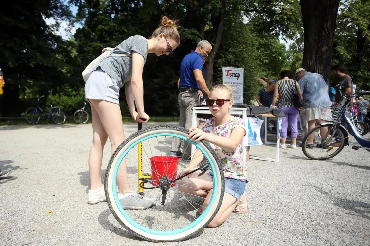 U Maksimiru održana MUP-ova akcija 'Biciklirajmo: sigurno i zajedno'
