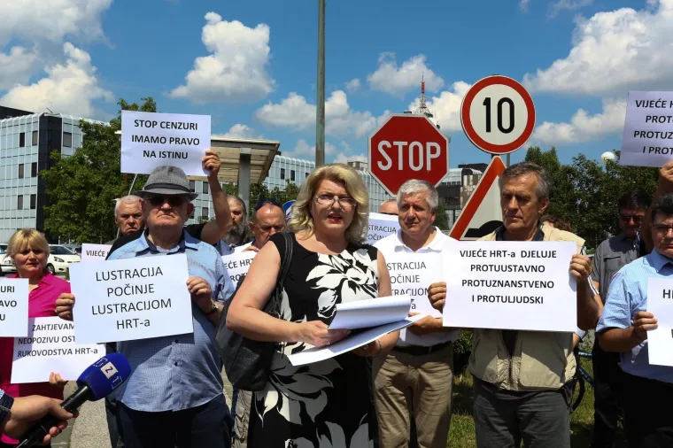 RADIKALNI DESNIČARI PROSVJEDOVALI PRED HRT-om, PA PORUČILI: 'Stop cenzuri - pravo na istinu'