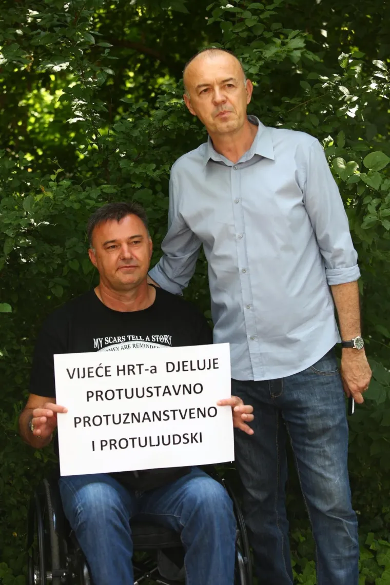 RADIKALNI DESNIČARI PROSVJEDOVALI PRED HRT-om, PA PORUČILI: 'Stop cenzuri - pravo na istinu'