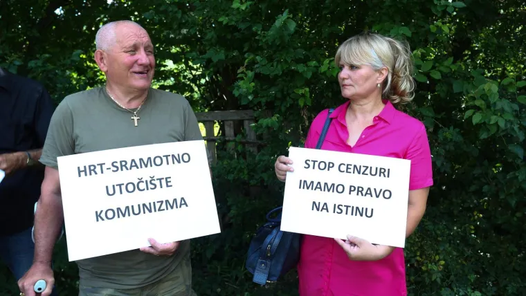 RADIKALNI DESNIČARI PROSVJEDOVALI PRED HRT-om, PA PORUČILI: 'Stop cenzuri - pravo na istinu'