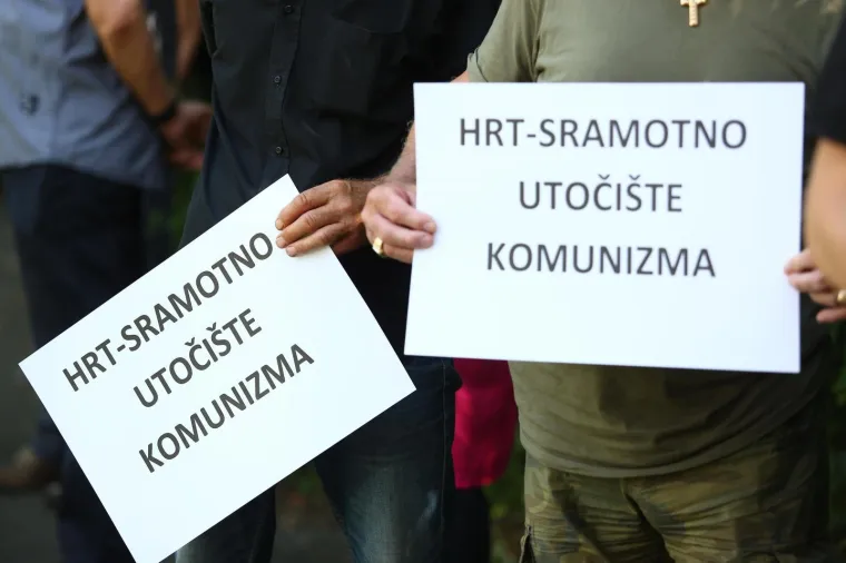 RADIKALNI DESNIČARI PROSVJEDOVALI PRED HRT-om, PA PORUČILI: 'Stop cenzuri - pravo na istinu'