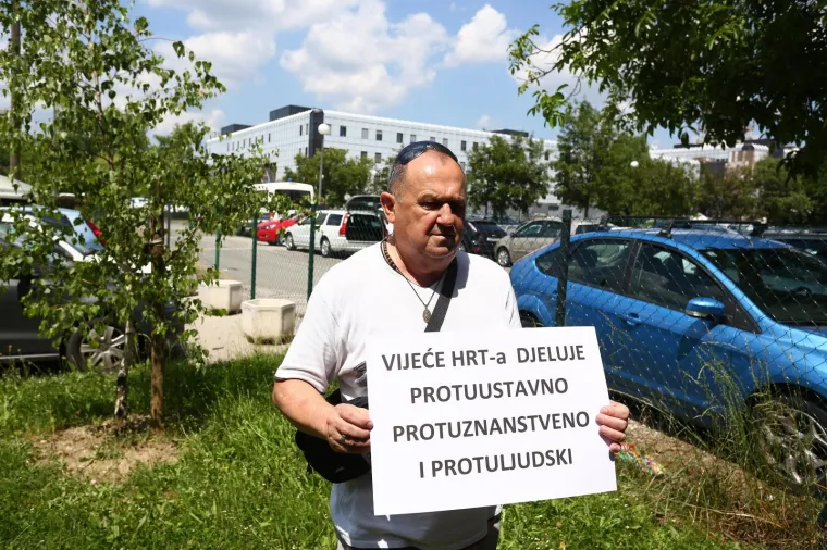 RADIKALNI DESNIČARI PROSVJEDOVALI PRED HRT-om, PA PORUČILI: 'Stop cenzuri - pravo na istinu'