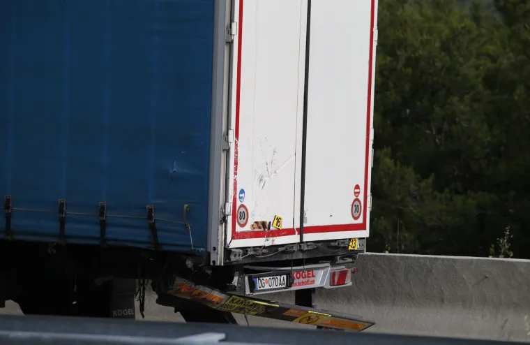 Te&scaron;ka nesreća kod Dugopolja: u sudaru teretnog vozila i kombija poginula jedna osoba