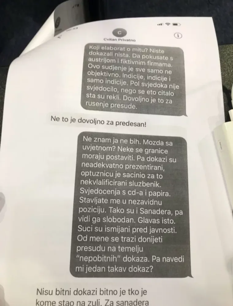 Na pressici je objavio SMS poruke koje navodno 'pripadaju' Dinku Cvitanu, i prema kojima ispada da je Cvitan ucjenjivao kolege iz sudstva da svakako proglase Mamića krivim, bez obzira na dokaze