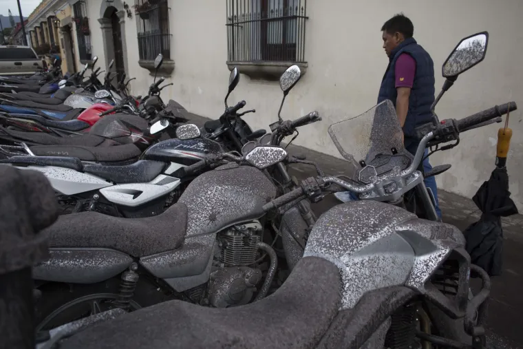 Probudio se vulkan Fuego: lava teče ulicama, najmanje 25 mrtvih