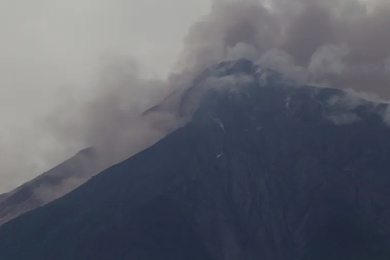Probudio se vulkan Fuego: lava teče ulicama, najmanje 25 mrtvih