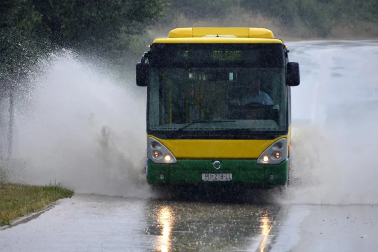 FOTOGALERIJA: Snažno nevrijeme napravilo poplavu u Puli