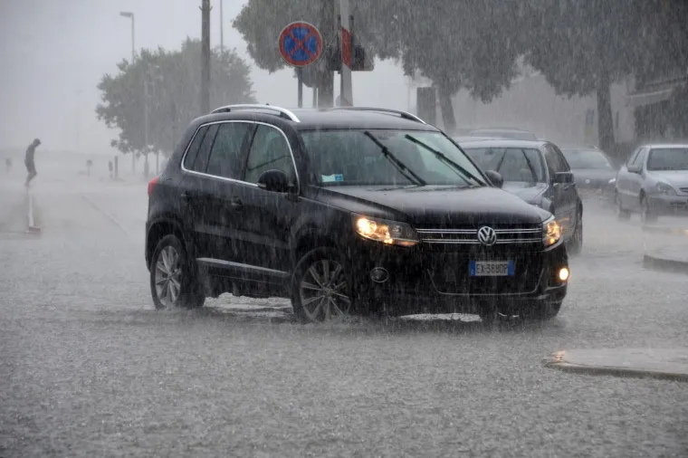 FOTOGALERIJA: Snažno nevrijeme napravilo poplavu u Puli