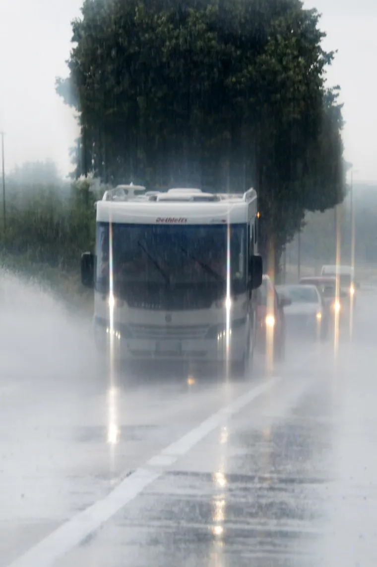 FOTOGALERIJA: Snažno nevrijeme napravilo poplavu u Puli
