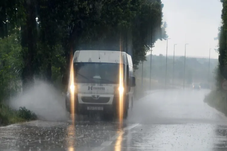 FOTOGALERIJA: Snažno nevrijeme napravilo poplavu u Puli