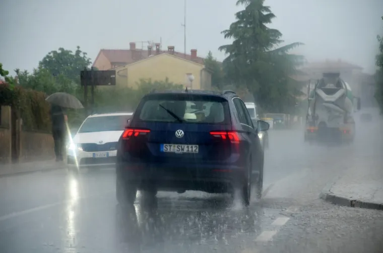 FOTOGALERIJA: Snažno nevrijeme napravilo poplavu u Puli