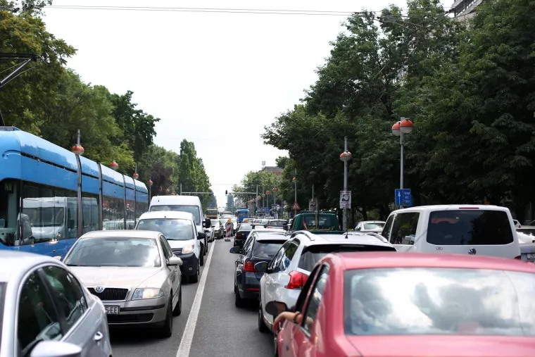 ZAGREPČANI NA RUBU ŽIVACA: Zbog radova na Savskoj cesti svakodnevno se stvaraju ogromne gužve