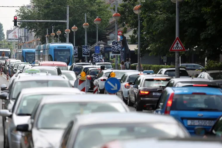 ZAGREPČANI NA RUBU ŽIVACA: Zbog radova na Savskoj cesti svakodnevno se stvaraju ogromne gužve