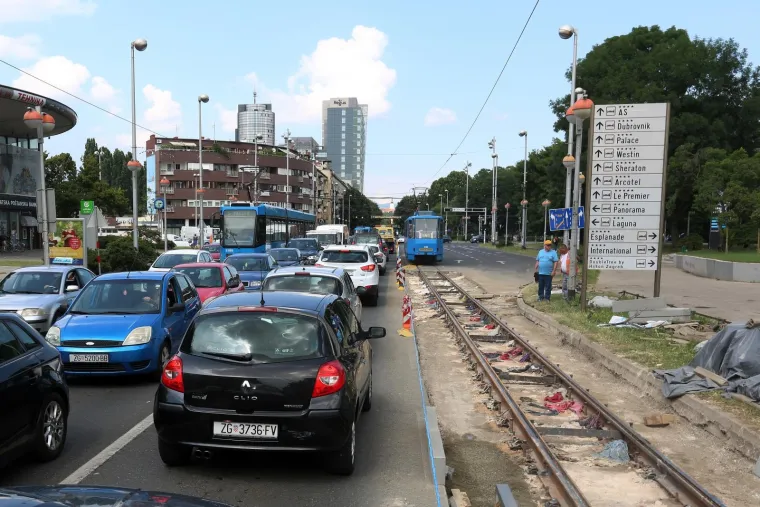 ZAGREPČANI NA RUBU ŽIVACA: Zbog radova na Savskoj cesti svakodnevno se stvaraju ogromne gužve