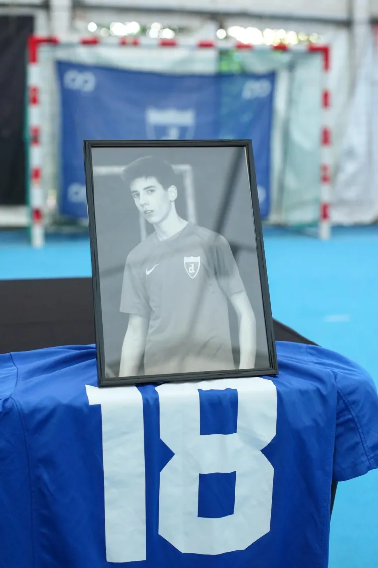 KOMEMORACIJA TRAGIČNO PREMINULIMA CAPARU I KADRNKI: Junaci Futsal Dinama nikad neće biti zaboravljeni