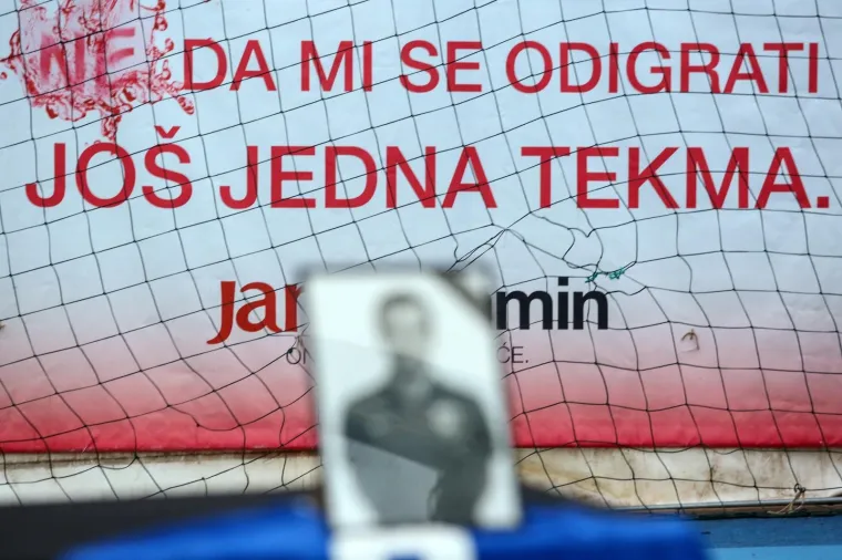 KOMEMORACIJA TRAGIČNO PREMINULIMA CAPARU I KADRNKI: Junaci Futsal Dinama nikad neće biti zaboravljeni