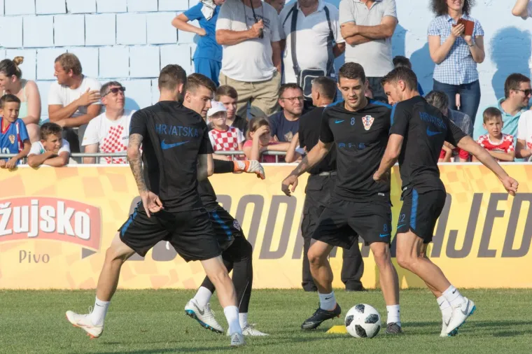 Vatreni odradili trening, a s prepune tribine ih bodrili kao da su već na Svjetskom prvenstvu