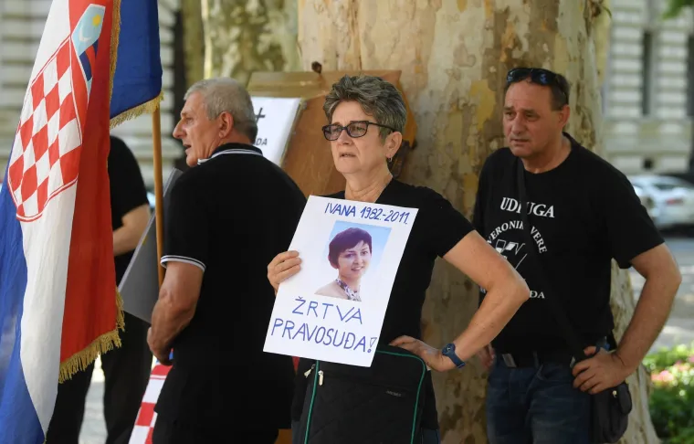 Žrtve hrvatskog pravosuđa organizirale sprovod pravde ispred Hrvatskog sabora