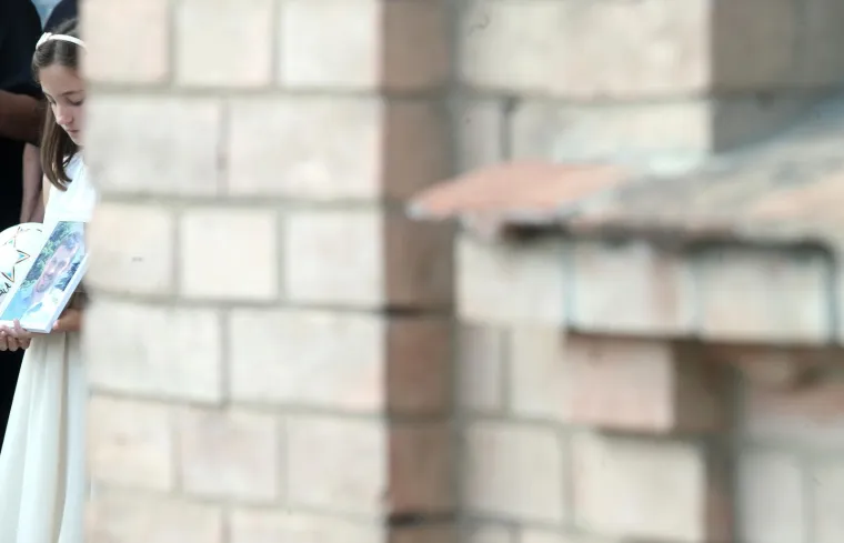 Nepregledna kolona na Mirogoju: tužan opro&scaron;taj od tragično preminulog nogometa&scaron;a Matije Capara