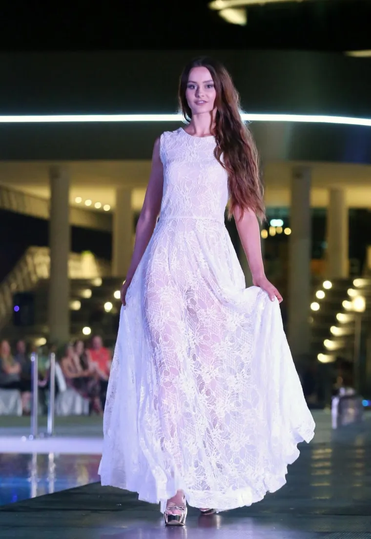 LIJEPA ENI ŠUKUNDA PREDALA KRUNU: Nova Miss hrvatske dijaspore je zanosna Tihana Babij iz Beča