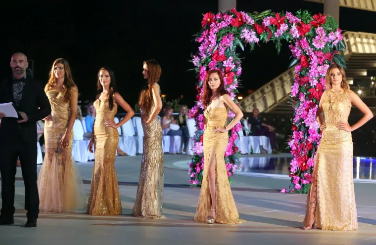 LIJEPA ENI &Scaron;UKUNDA PREDALA KRUNU: Nova Miss hrvatske dijaspore je zanosna Tihana Babij iz Beča