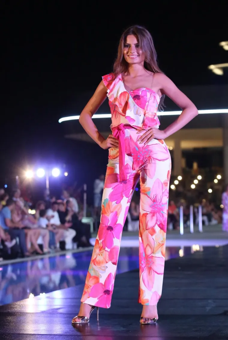 LIJEPA ENI &Scaron;UKUNDA PREDALA KRUNU: Nova Miss hrvatske dijaspore je zanosna Tihana Babij iz Beča