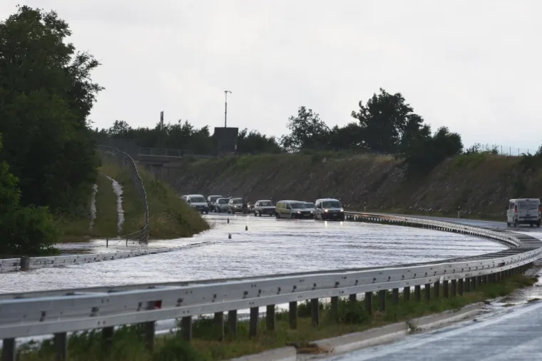 BIBLIJSKI POTOP U ISTRI: Blokiran Istarski ipsilon, vozila zapela u vodi i blatu