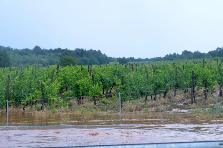 BIBLIJSKI POTOP U ISTRI: Blokiran Istarski ipsilon, vozila zapela u vodi i blatu