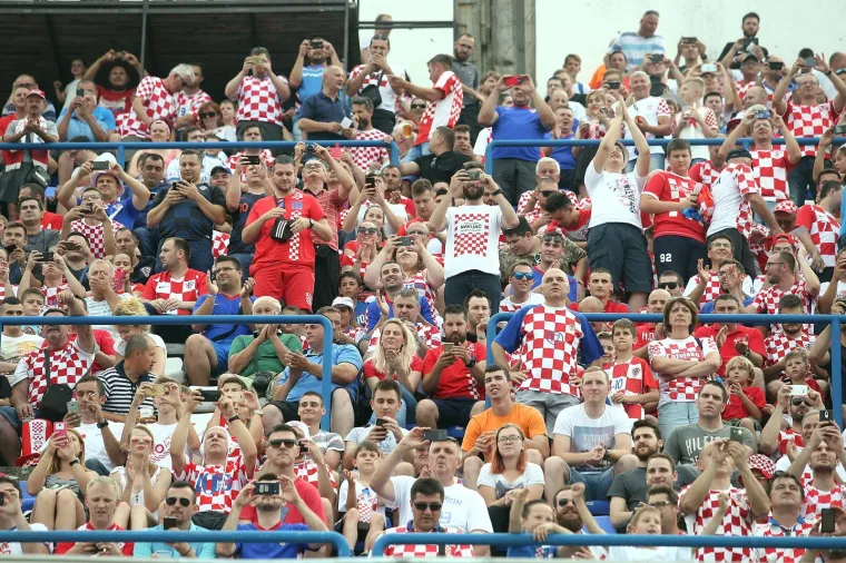 GRADSKI VRT UŽIVA U SPEKTAKLU: Kroz fotografije se uživite u ono &scaron;to se događa na utakmici Hrvatska - Senegal